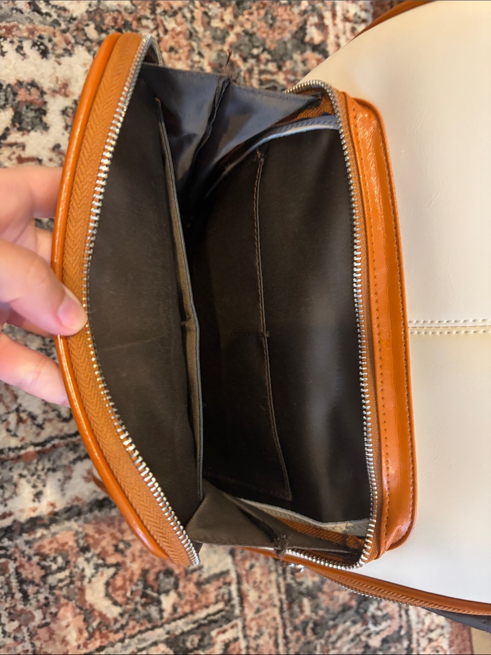 Bostanten Leather Backpack - Picture 4 of 7
